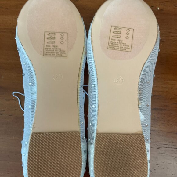 NWT De Blossom Collection Womens Silver Embellished Ballet Flats Size 6.5 - Picture 6 of 10